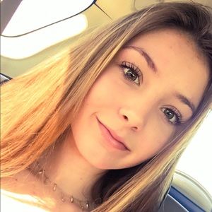 Meet your Posher, Ayva